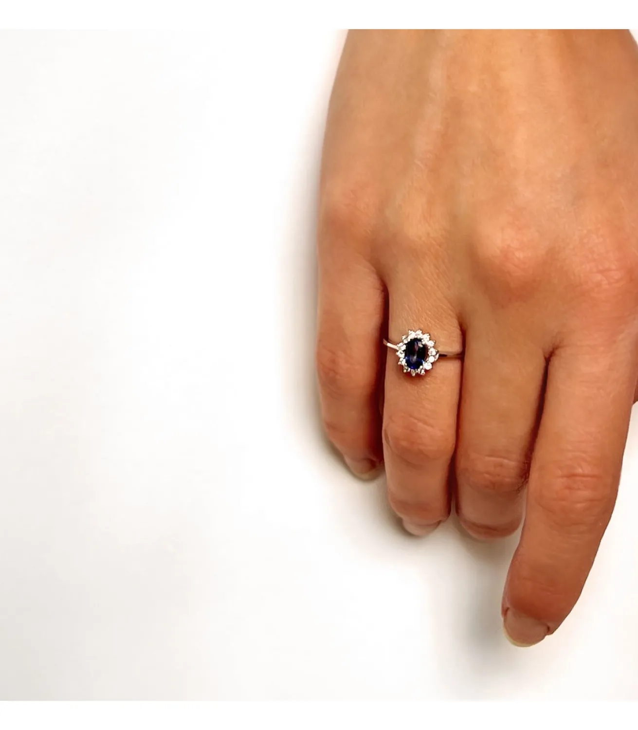 Anillo Jasmin 0.14 Qtes.18 Ktes Zafiro 0.62 Q<Alda Joyeros Shop