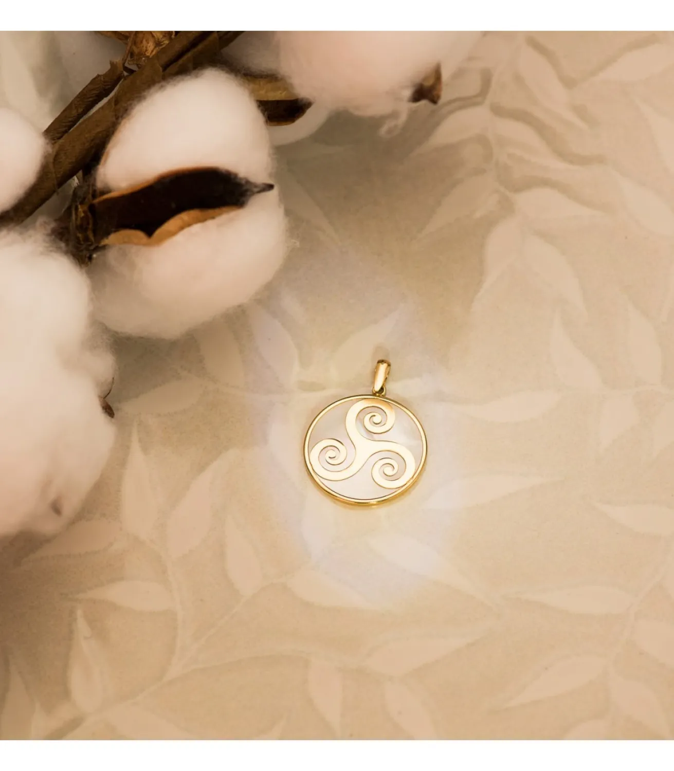 Colgante Celta Triskel Oro Amarillo 18K Nacar<Alda Joyeros Fashion