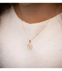 Medalla Comunion Oro 18K Virgen Niña Nacar Lagrima<Alda Joyeros Fashion