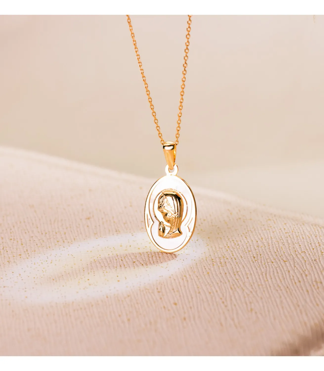 Medalla Nacar Virgen Niña Oval Oro 18 K 17 Mm<Alda Joyeros Cheap