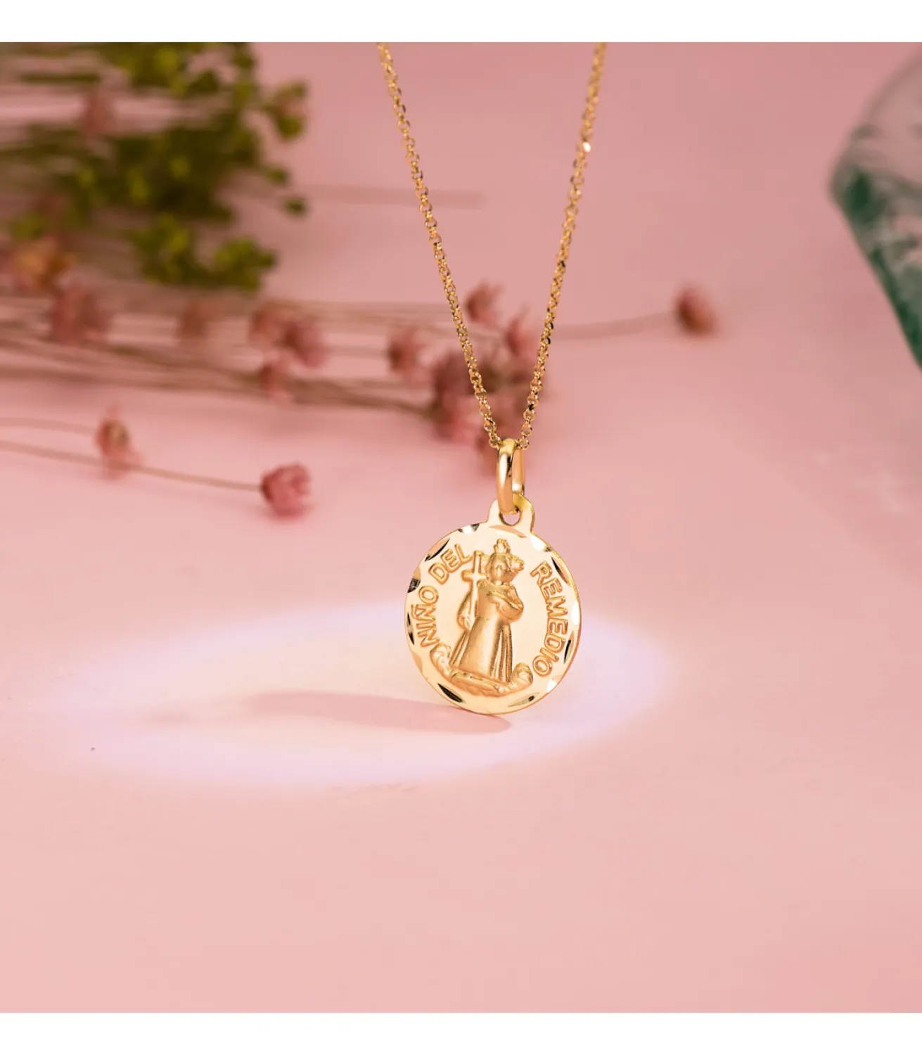 Medalla Nino Del Remedio Oro 18K 16Mm Tallado<Alda Joyeros Outlet