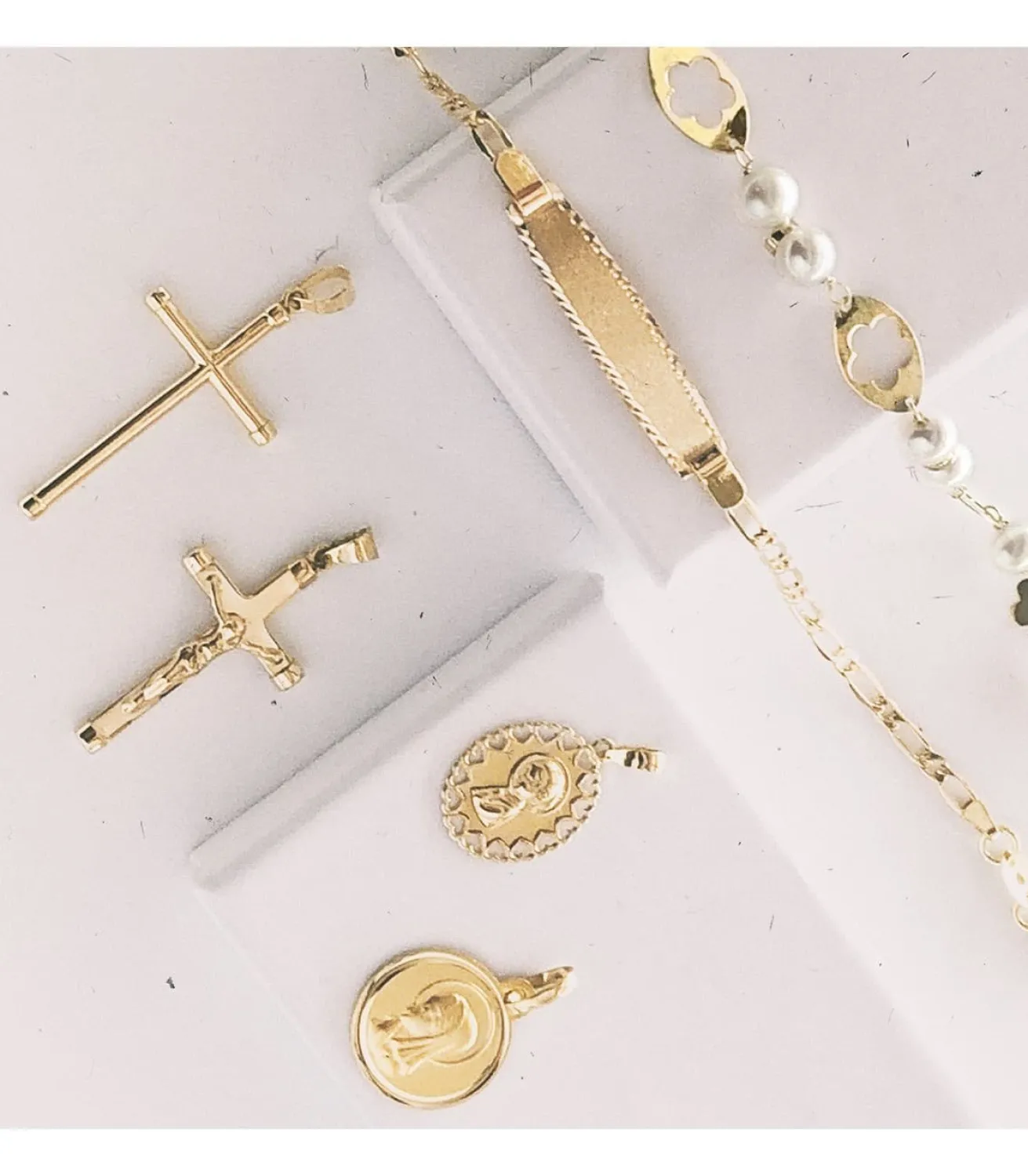 Medalla Virgen Niña Calada Oro Amarillo 18 K 15 Mm<Alda Joyeros Shop