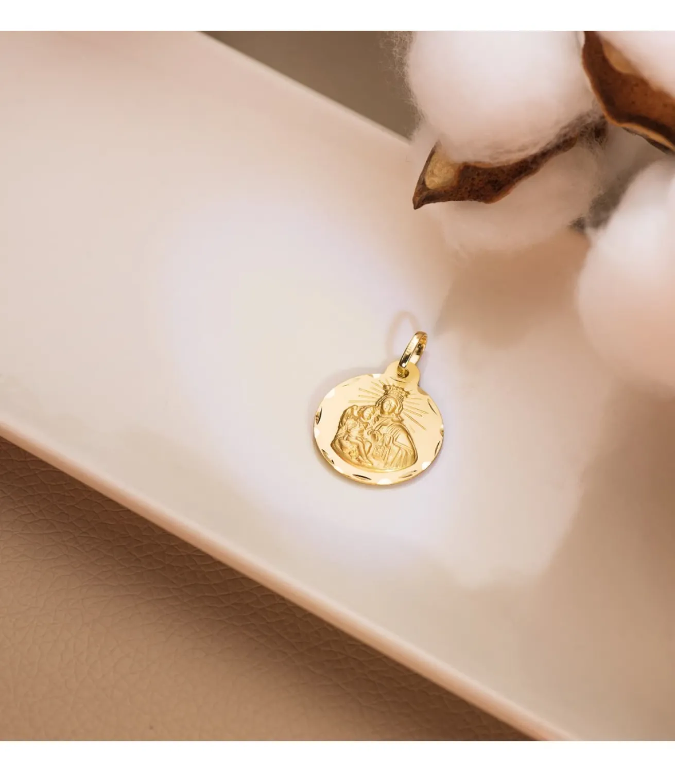 V. Carmen Y C. Jesus Oro 18K Escapulario Tallado 20Mm<Alda Joyeros Online